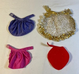 Accesorios para muñecas Barbie - 4 delantales de cocina - Imagen 1 de 1