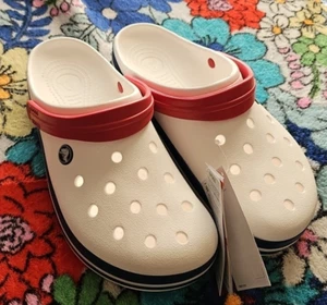 Crocs Off Court Clog Slipper Schuhe Unisex Herren Größe 9 Damen 11 rot weiß blau neu mit Etikett - Bild 1 von 10