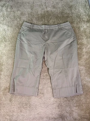 Dockers Women Shorts Capris Size 24W Beige Khaki Casual E471 - Image 1 of 4