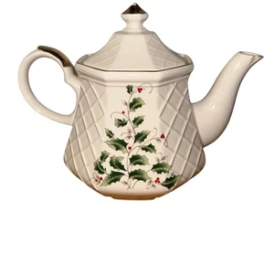 Royal Holly Holiday Christmas Centerpiece Teapot Vintage Style rare find - Picture 1 of 6