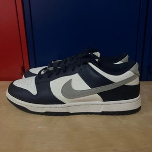 Nike Dunk Low TAGLIA 10.5 Midnight Navy/Smoke Grey FD9749-400 STREETWEAR SUPREME - Foto 1 di 8
