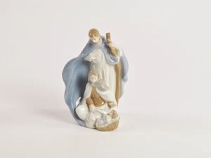 NATALE OTTIMO REGALO SACRA FAMIGLIA PORCELLANA decorati A mano ALTEZZA 20 CM - Picture 1 of 1