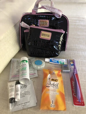 Bolsas de cosméticos Kenneth Cole de imitación cocodrilo rosa con tubo negro REACCIÓN NUEVAS CON ETIQUETAS Foto 1 de 4