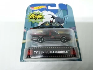 2017 HOT WHEELS RETRO ENTERTAINMENT TV SERIES BATMOBILE REAL RIDERS & METAL BASE - Picture 1 of 6
