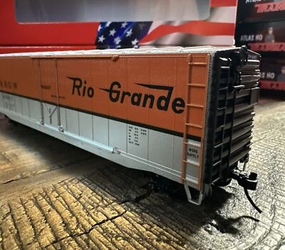 Rivarossi HO Scale RTR HR6583C Box Car w/plug door D&RGW Period III #60953 - Image 1 of 4