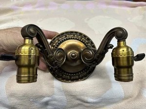 ANTIKER ELEKTRISCHER SEHR SCHWERER WANDLEUCHTER AUS BRONZEGUSS MIT PASSENDEN STECKDOSEN - Bild 1 von 11