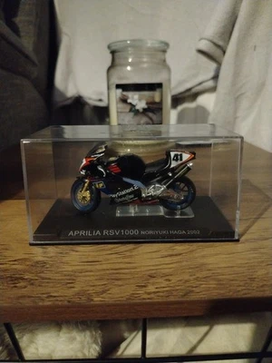 Vintage Rare Aprilia RSV1000 2002 Racing Motorcycle Noriyuki Haga 1:24 Scale - Image 1 of 4