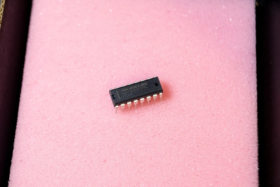 1 X Maxim MAX232CPE Line Transceiver 5v 16-pin PDIP