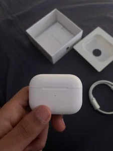 2022 Apple AirPods Pro (2nd Generation) with MagSafe Charging Case White - Picture 1 of 8