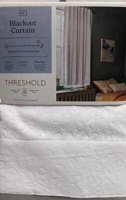 THRESHOLD IVORY 压纹天鹅绒单遮光窗帘面板 50 x 63 全新  — 第 1/4 张图片