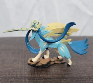 Figura Zacian Brillante Espada y Escudo de Pokémon - Imagen 1 de 3