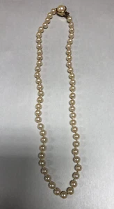 Vtg 10mm 16" Pink Faux Pearl Necklace Strand. (13-25) - Picture 1 of 6