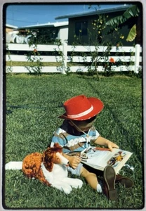 Lindo sombrero de vaquero de niño Lassie 1959 Kodakrome vintage 6 extensiones 35 mm - Imagen 1 de 7