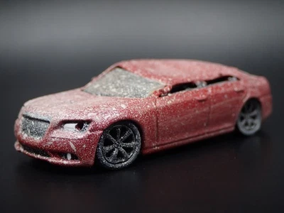 2011-2023 CHRYSLER 300 SRT Rollover Relitto 1:64 Diorama Scala Modellino Auto - Immagine 1 di 4