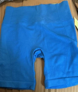 All in Motion Women's Size Large Seamless High Rise Rib Bike Shorts Teal Blue L - Picture 1 of 3