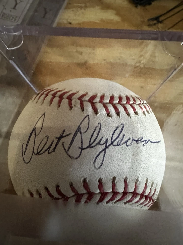 Bert Blyleven Major League Autograph Baseball  - Image 1 of 1