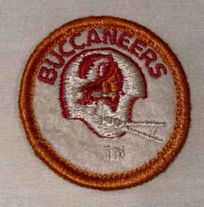 1980s ERA TAMPA BAY BUCCANEERS NFL FOOTBALL VINTAGE 2” ROUND TEAM LOGO PATCH - Picture 1 of 3
