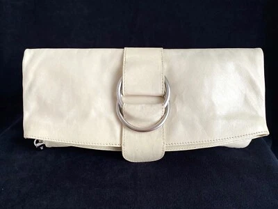 BLUTCH PLEGABLE HOBO INTERNATIONAL MADELINE CUERO ESMALTADO BLANCO CREMA Foto 1 de 4