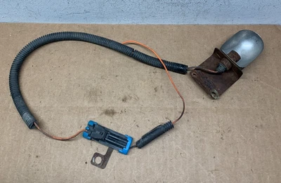 Luz de servicio usada Chevy GMC C/K 1500 1988-1999 debajo del capó bahía del motor Foto 1 de 4