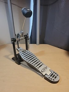 PDP Single Bass Drum Pedal Chain Drive W/ Beater #2P9 - Picture 1 of 11