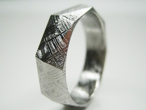 Sz 12.5  GIBEON IRON NICKEL RHOMBUS CUT METEORITE 5.5MM WIDE BAND RING 