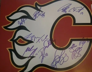 Calgary Flames Team Signed 12x 15 Photo. - Picture 1 of 1