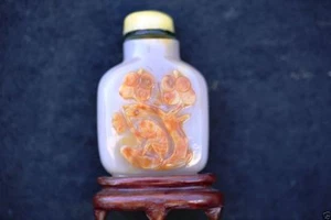 S014 Antique Estate Chinese well-carved agate bottle 19th/20th Century - Picture 1 of 4