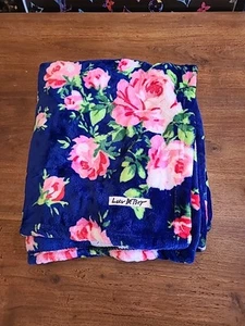 Luv Betsey Johnson blau rosa Rose Blumen ultra weich Plüsch 5' x 4' Überwurf Decke - Bild 1 von 4