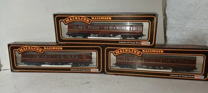 Spur O UNBENUTZT 3x Mainline BR LMS Korridor Coach Periode 2 weinrot 1. 3. M3542 - Bild 1 von 9