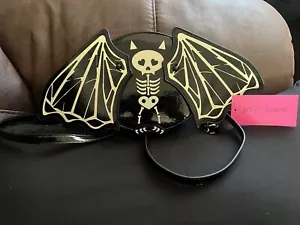 Betsey Johnson Glow in the Dark Fledermausflügel Skelett Geldbörse ~ viral TikTok ~ Tasche - Bild 1 von 2