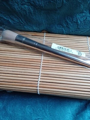 BAREMINERALS SEAMLESS BLUSH BRUSH  NEW - Image 1 of 2