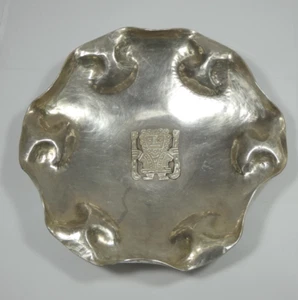 Cuenco de plata de ley perseguido a mano con guerrero peruano de J Tavara - Imagen 1 de 5