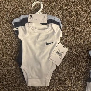 newborn nike bodysuit - Picture 1 of 3