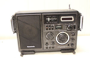 Vintage Panasonic SW Radio Model RF-2800 multi band for parts or repair