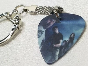 The Walking Dead Guitar Pick Keychain - Picture 1 of 2