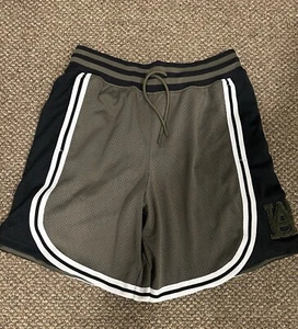 Under Armour pantaloncino uomo L Courtside nero verde basket campione corto nuovo con etichetta - Foto 1 di 10