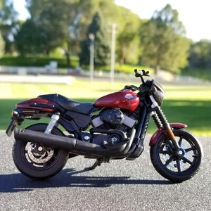 1:18 • Maisto • 2015 HARLEY-DAVIDSON STREET 750 • Series 36 • MINT! • Very Cool! - Picture 1 of 2