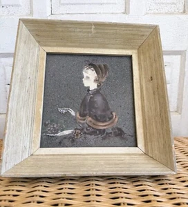 Vintage 40er Jahre gerahmtes Acryl Gemälde gruseliges viktorianisches Mädchen trinkt Tee - Bild 1 von 24
