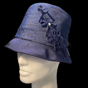 Cappello a campana donna vintage a pieghe blu navy strass accenti a rete velluto - Foto 1 di 11