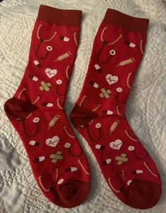 Rote Herren- oder Damensocken mit medizinischen Gegenständen - tolles Geschenk für die Ärzteschaft - Bild 1 von 2