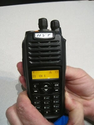 HYT TC-780U (1) RADIO UHF 400-470 MHz Two way radio  - Image 1 of 4