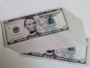 Billete de 5 dólares de la Fed Res secuencial sin circular serie de 20 billetes del paquete bancario 251005 - Imagen 1 de 4