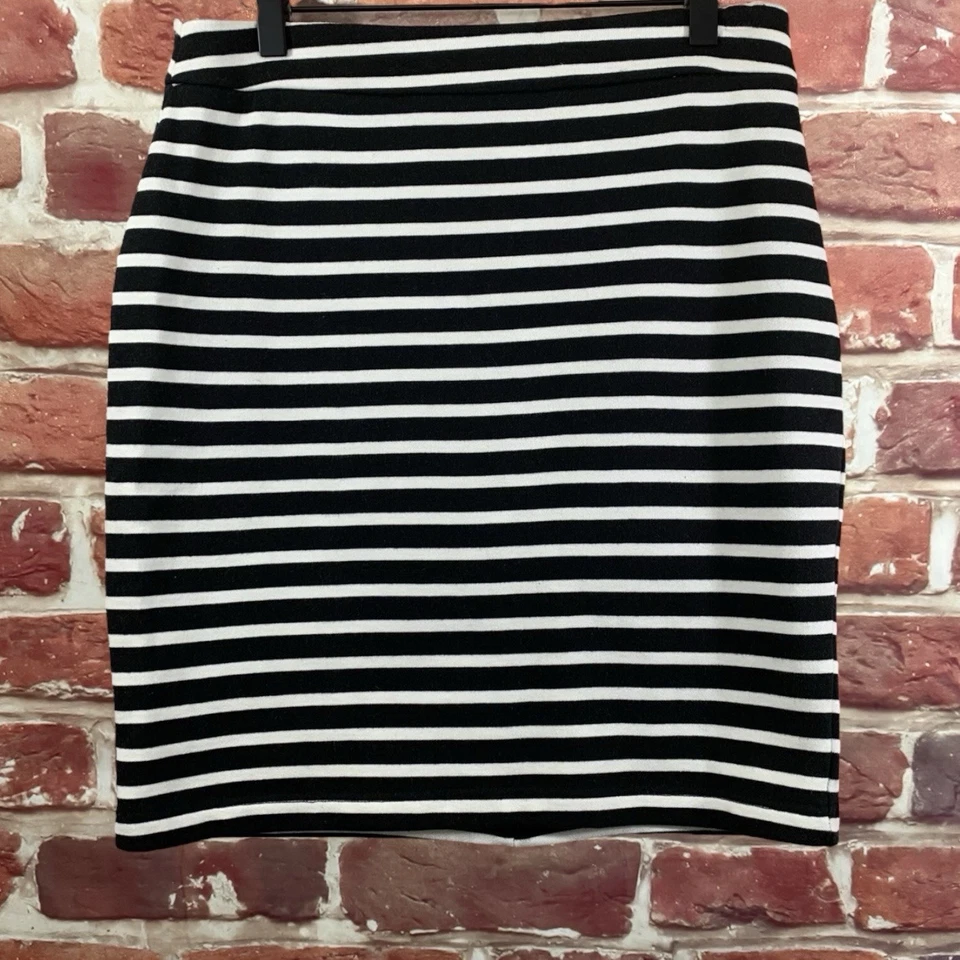 Falda Anthropologie Sanctuary para mujer pequeña negra blanca a rayas elástica informal Foto 1 de 4