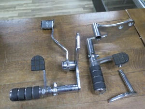 OEM HARLEY SPORTSTER DYNA FOOT REST PEGS AND SHIFT BRAKE PEDALS? USED READ - Foto 1 di 14