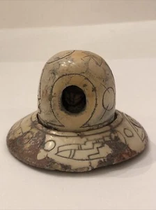 Antica astronave aliena extraterrestre UFO con astronauta - Foto 1 di 21