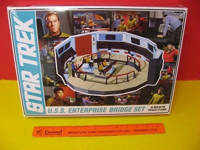 2021 AMT STAR TREK BRIDGE U.S.S. ENTERPRISE KIT WITH NEW FIGURE HEADS - Image 1 of 4