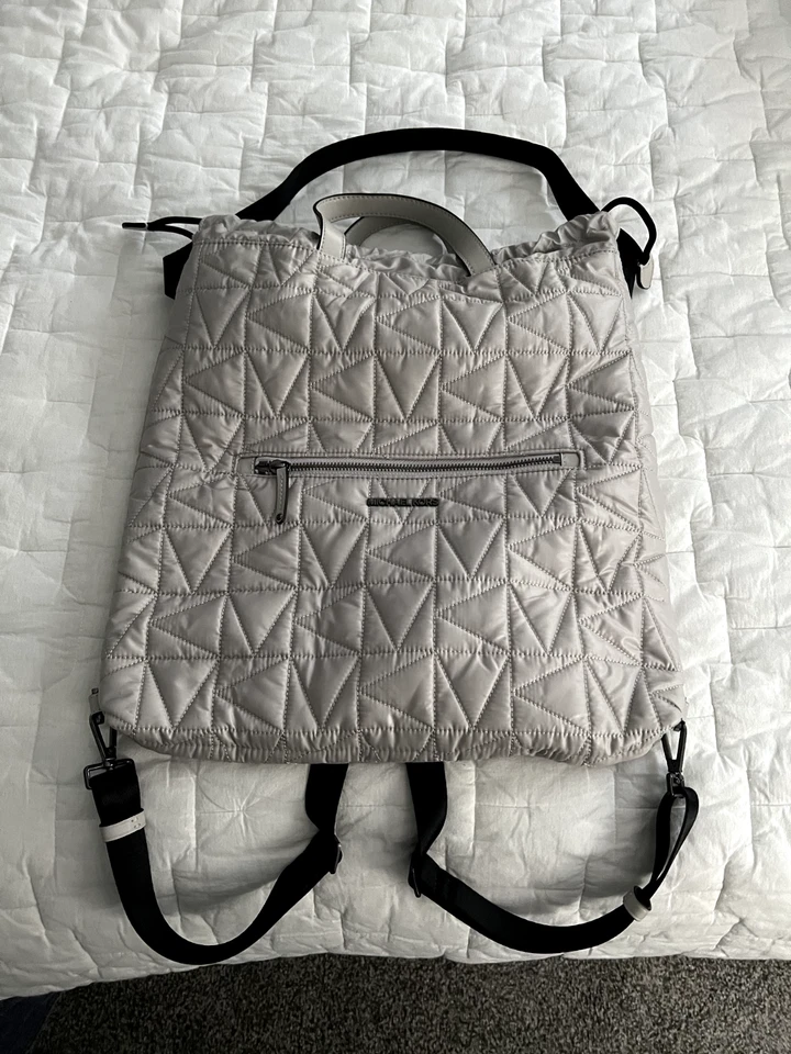 🌟 Mochila Michael Kors Winnie Lg Acolchada Lona Cordón Aluminio Foto 1 de 4