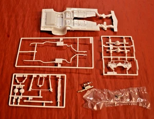 Revell 1971 Olds 442 W-30 Chassis 1/25 - Bild 1 von 3