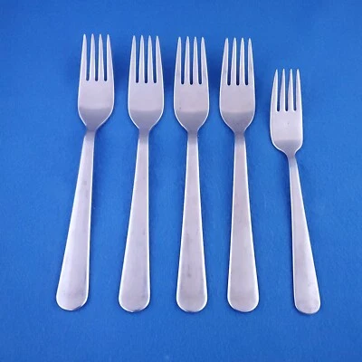 Garfos de jantar Ikea DRAGON (4) 7 1/2" e (1) garfos para salada 6 1/2" talheres de aço inoxidável - Imagem 1 de 4