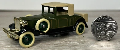 Vintage Lledo, Days Gone, 18-19-22-24-25-38, Green Panel SR, Die-Cast Model Car - Image 1 of 4